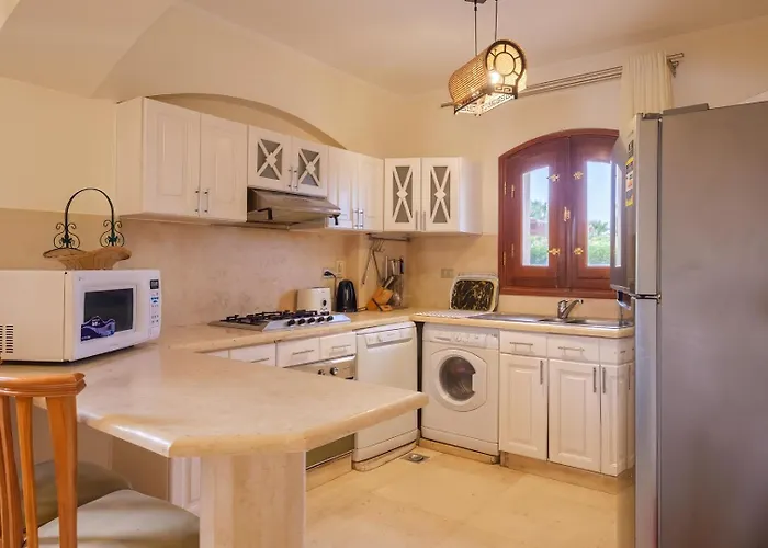 Serene 4br • Authentic West Golf